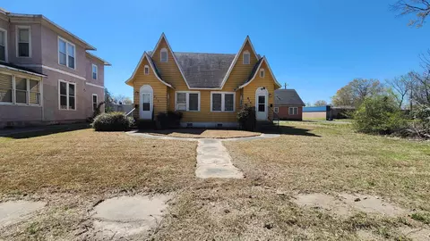 Exterior - 812-814 W 5th Ave, Pine Bluff, AR 71601 photo 5 of 5