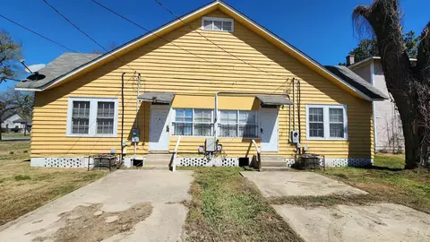 Exterior - 812-814 W 5th Ave, Pine Bluff, AR 71601 photo 4 of 5