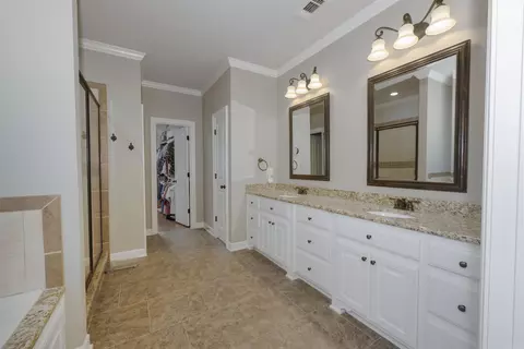 Bath - 11039 Stonehill Dr, Alexander, AR 72002 photo 1 of 4