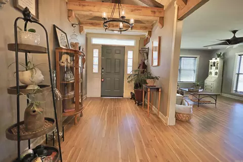 Entry Way - 9808 Crossroads, Benton, AR 72019 photo 2 of 4