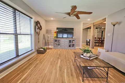 Living - 9808 Crossroads, Benton, AR 72019 photo 1 of 2
