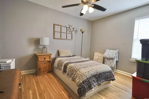 Bedroom - 9808 Crossroads, Benton, AR 72019 photo 1 of 3