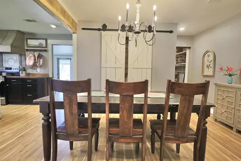 Dining - 9808 Crossroads, Benton, AR 72019 photo 1 of 3