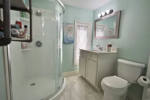 Bath - 9808 Crossroads, Benton, AR 72019 photo 4 of 4