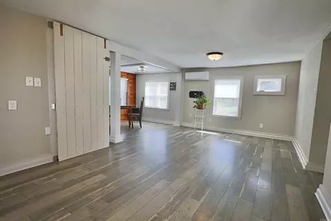 Living - 9808 Crossroads, Benton, AR 72019 photo 2 of 2