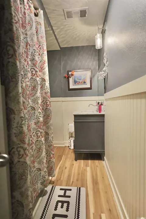 Bath - 9808 Crossroads, Benton, AR 72019 photo 1 of 4