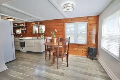 Dining - 9808 Crossroads, Benton, AR 72019 photo 3 of 3
