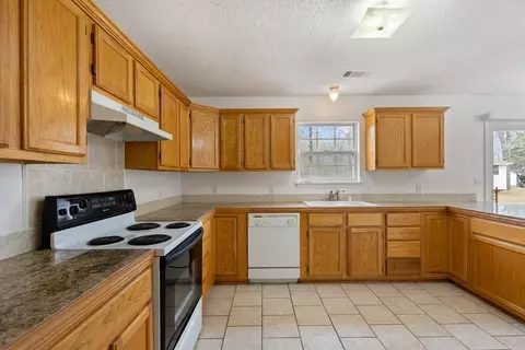 Kitchen - 474 Jo Lynn, Bauxite, AR 72011 photo 5 of 7