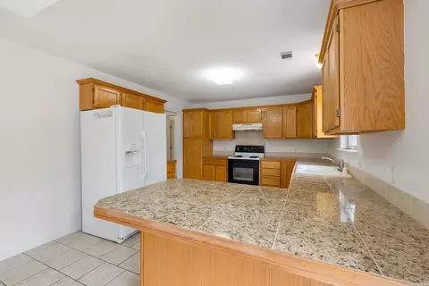 Kitchen - 474 Jo Lynn, Bauxite, AR 72011 photo 3 of 7