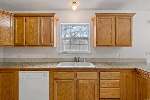 Kitchen - 474 Jo Lynn, Bauxite, AR 72011 photo 6 of 7