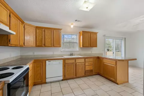 Kitchen - 474 Jo Lynn, Bauxite, AR 72011 photo 4 of 7