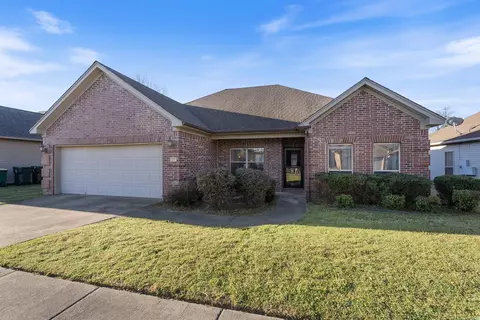25 Chateaus Ln, Little Rock, AR 72210