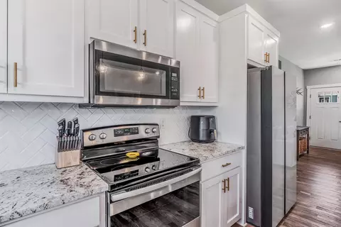 Kitchen - 11 Canten Cv, Greenbrier, AR 72058 photo 3 of 6