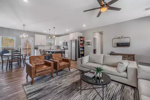 Living - 11 Canten Cv, Greenbrier, AR 72058 photo 3 of 3