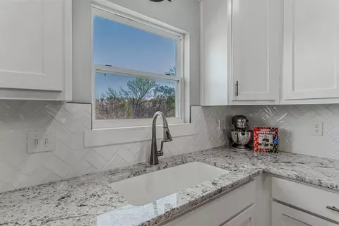 Kitchen - 11 Canten Cv, Greenbrier, AR 72058 photo 6 of 6