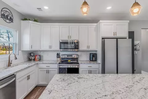 Kitchen - 11 Canten Cv, Greenbrier, AR 72058 photo 2 of 6