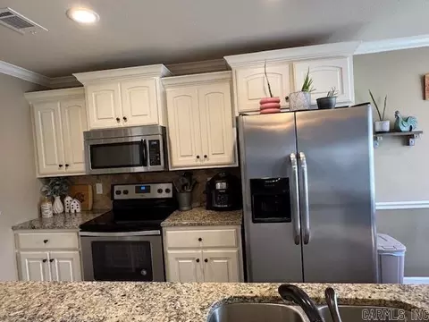 Kitchen - 345 Bobwhite Cir, Lonoke, AR 72086 photo 2 of 2