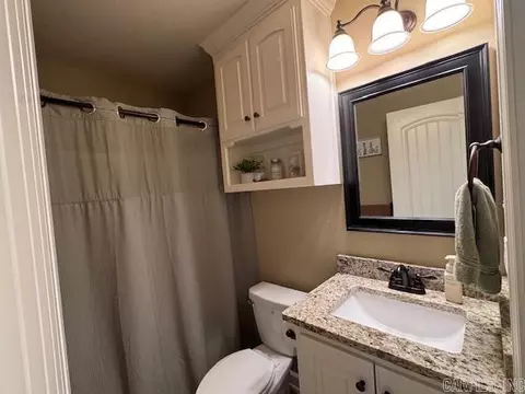 Bath - 345 Bobwhite Cir, Lonoke, AR 72086 photo 4 of 4