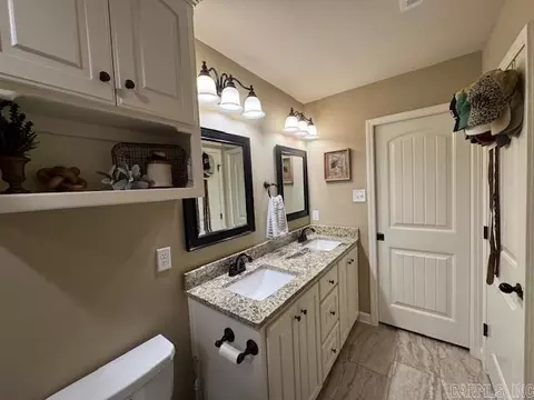 Bath - 345 Bobwhite Cir, Lonoke, AR 72086 photo 3 of 4