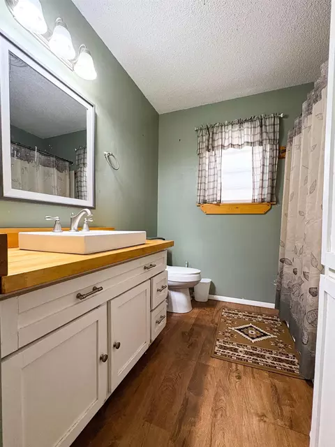 Bath - 117 E Miami St, Greenwood, AR 72936 photo 2 of 3