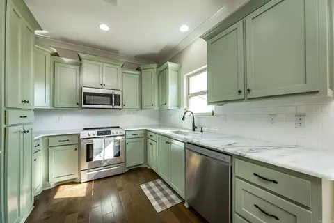 Kitchen - 1120 Aberdour Dr, Cabot, AR 72023 photo 2 of 3