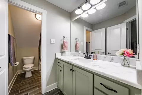 Bath - 1120 Aberdour Dr, Cabot, AR 72023 photo 5 of 8