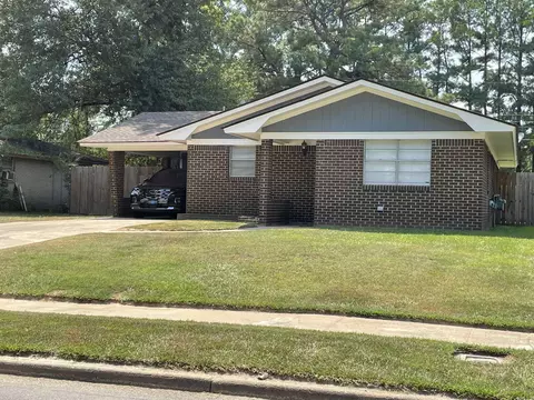 2304 Dianne Dr, Pine Bluff, AR 71603 photo 1