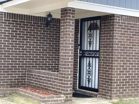 2304 Dianne Dr, Pine Bluff, AR 71603 photo 2
