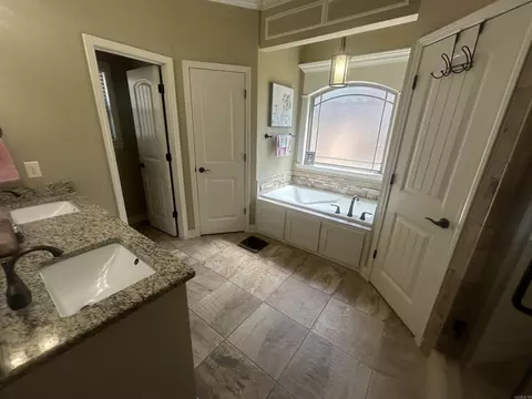 Bath - 109 Cedar Fence Dr, Beebe, AR 72012 photo 1 of 6