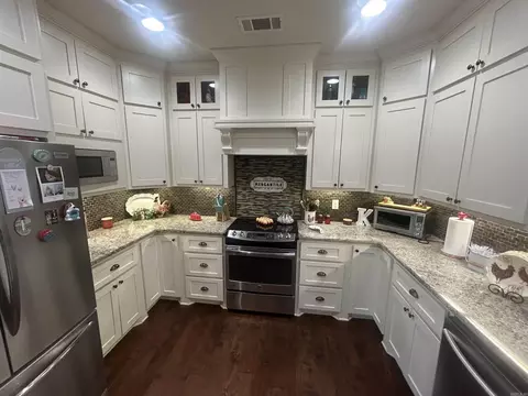 Kitchen - 109 Cedar Fence Dr, Beebe, AR 72012 photo 3 of 4
