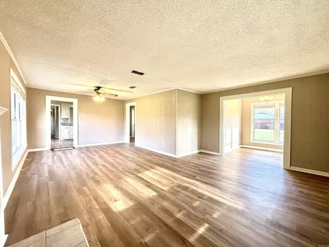 Living - 2139 S Main St, Malvern, AR 72104 photo 1 of 2