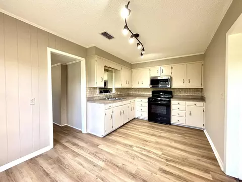 Kitchen - 2139 S Main St, Malvern, AR 72104 photo 1 of 2