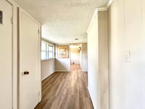 Entry Way - 2139 S Main St, Malvern, AR 72104 photo 2 of 2