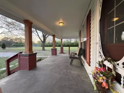 Exterior - 2139 S Main St, Malvern, AR 72104 photo 4 of 7