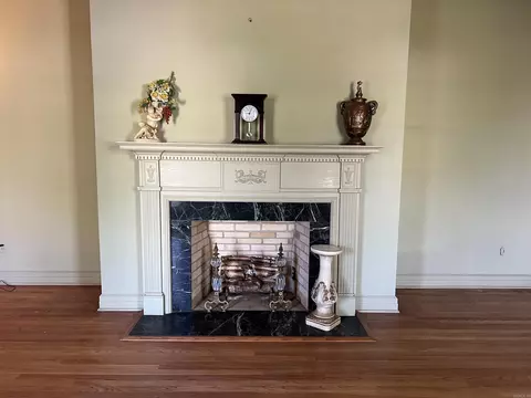 Living - 3700 S Olive St, Pine Bluff, AR 71603 photo 3 of 6
