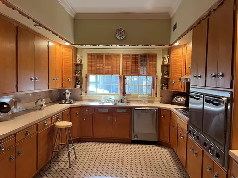 Kitchen - 3700 S Olive St, Pine Bluff, AR 71603 photo 2 of 10