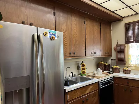 Kitchen - 3700 S Olive St, Pine Bluff, AR 71603 photo 8 of 10