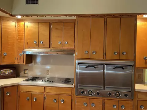 Kitchen - 3700 S Olive St, Pine Bluff, AR 71603 photo 5 of 10