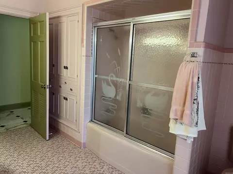 Bath - 3700 S Olive St, Pine Bluff, AR 71603 photo 1 of 8