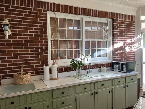 Kitchen - 3700 S Olive St, Pine Bluff, AR 71603 photo 7 of 10
