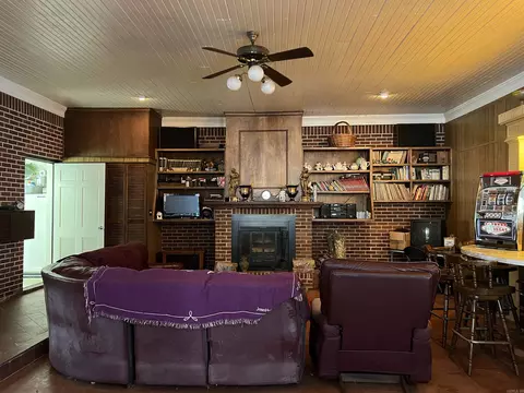 Living - 3700 S Olive St, Pine Bluff, AR 71603 photo 5 of 6