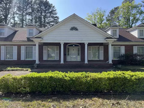 Exterior - 3700 S Olive St, Pine Bluff, AR 71603 photo 2 of 4