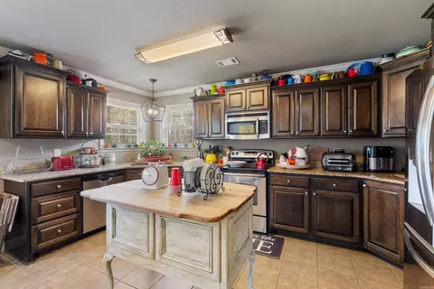 Kitchen - 168 Creekside Dr, Austin, AR 72007 photo 2 of 6