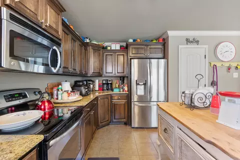 Kitchen - 168 Creekside Dr, Austin, AR 72007 photo 3 of 6