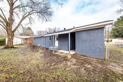 Exterior - 103 W Oklahoma St, Beebe, AR 72012 photo 8 of 9