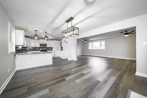 Living - 103 W Oklahoma St, Beebe, AR 72012 photo 1 of 8