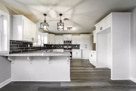 Kitchen - 103 W Oklahoma St, Beebe, AR 72012 photo 5 of 8