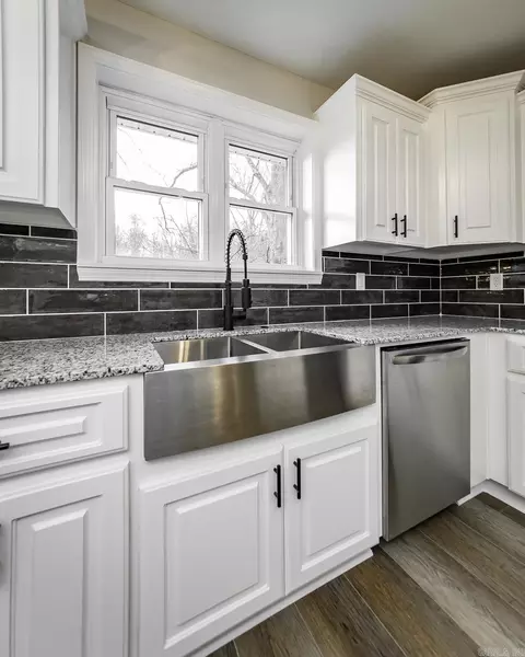 Kitchen - 103 W Oklahoma St, Beebe, AR 72012 photo 8 of 8