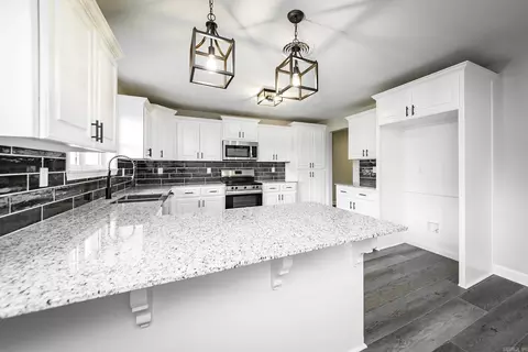 Kitchen - 103 W Oklahoma St, Beebe, AR 72012 photo 6 of 8