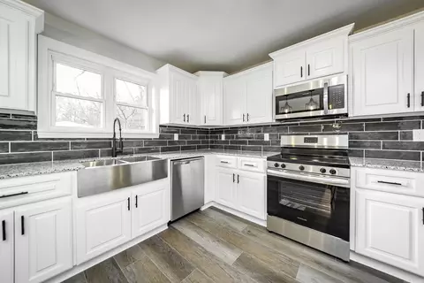 Kitchen - 103 W Oklahoma St, Beebe, AR 72012 photo 3 of 8